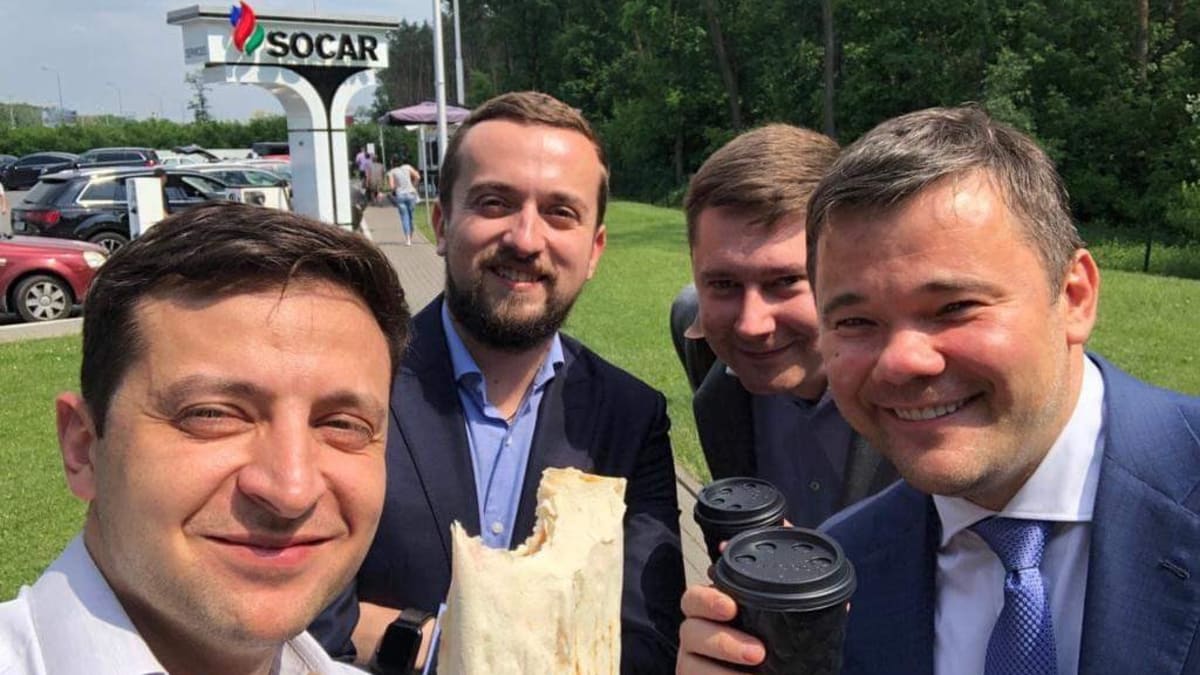 Volodymyr Zelenskyj si se svými kolegy fotí selfie