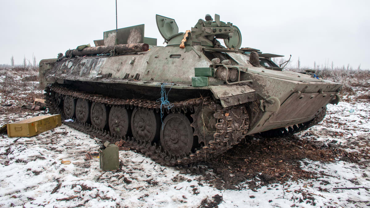 Zničený ruský tank u Charkova (vyfoceno 26. února)