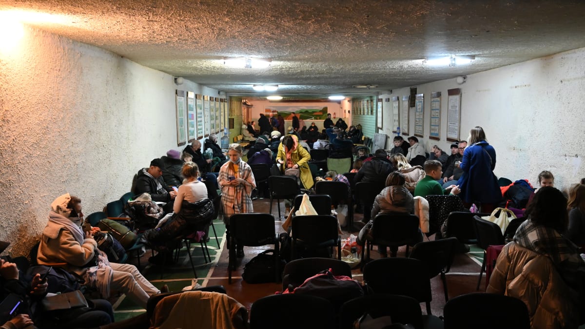 Civilisté v Kyjevě se schovávají v úkrytu, 5. února
