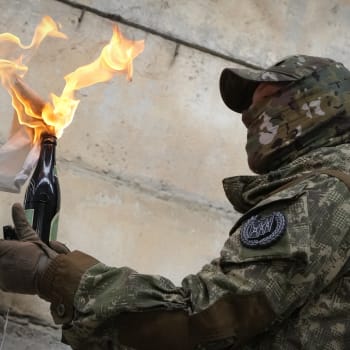 Obyvatel Kyjeva se zápalnou lahví