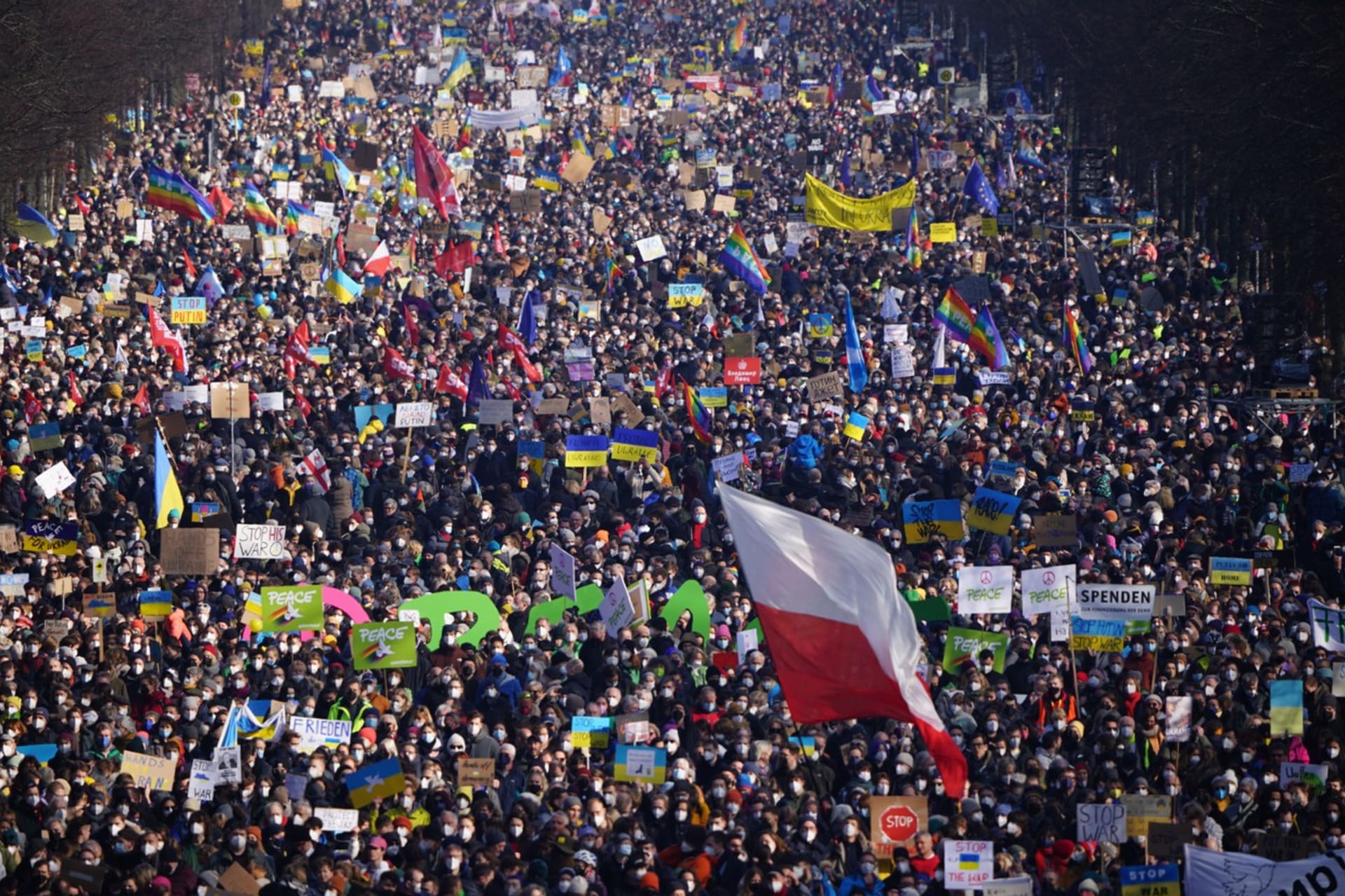 V Berlíně se na podporu Ukrajiny sešlo přes 100 tisíc lidí