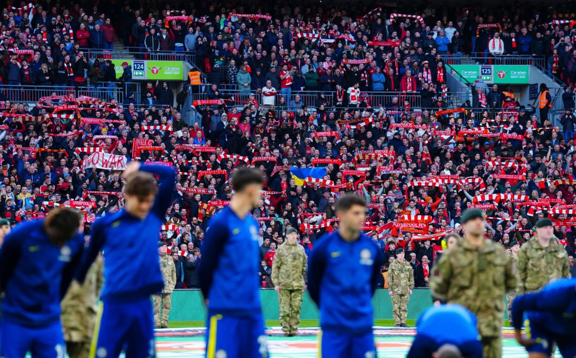Finále anglického Ligového poháru se neslo v duchu podpory Ukrajiny