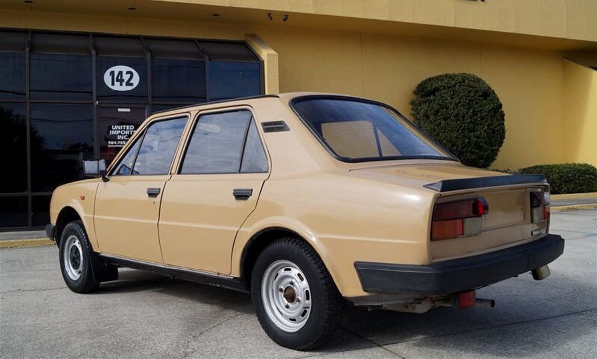 Škoda 105 L (1986).
