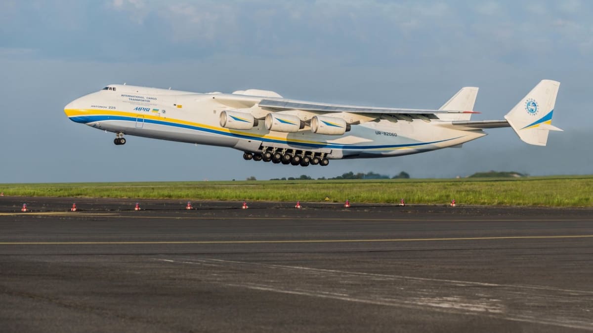 jedno z největších nákladních letadel Antonov An-225