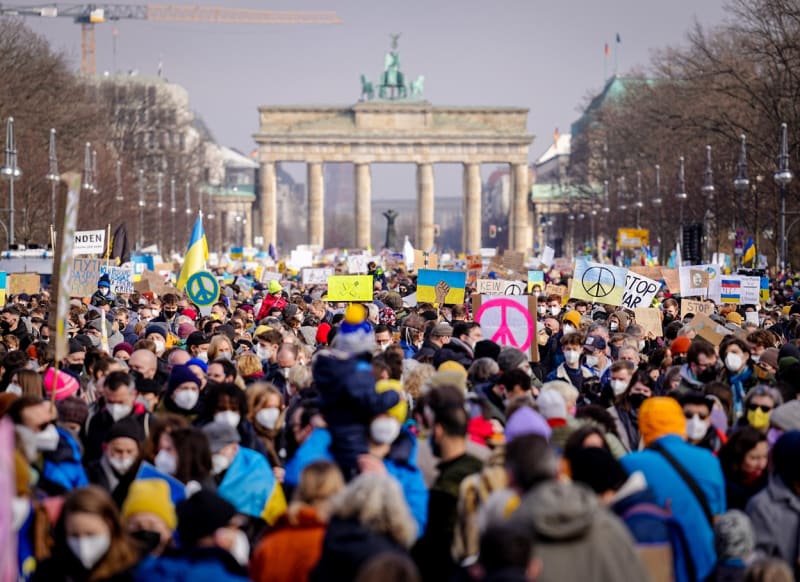 V Berlíně se na podporu Ukrajiny sešlo přes 100 tisíc lidí