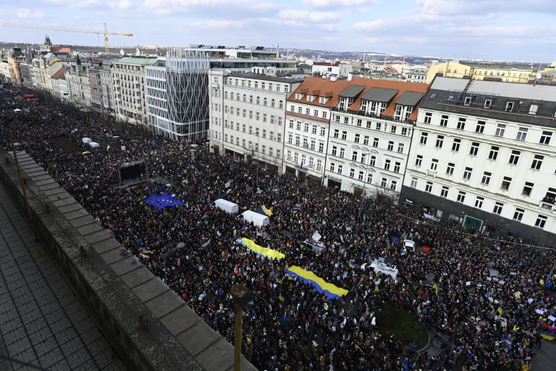 Demonstrace proti válce na Ukrajině. Václavské náměstí v Praze