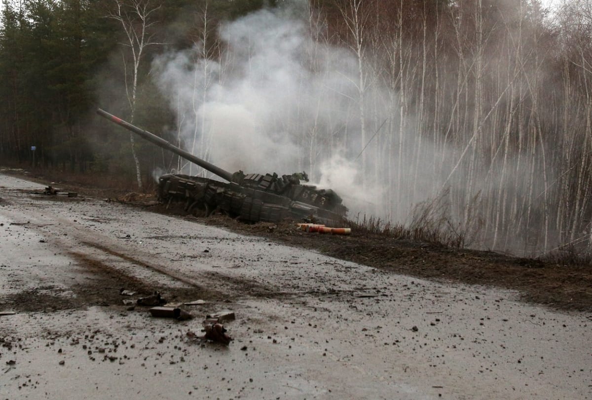 Ruské tanky dostávají na frak. Ať už po útoku protitankovými střelami Javelin nebo jinými zbraněmi ukrajinské armády.
