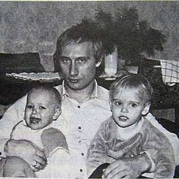 Vladimir Putin a jeho dcery Marija a Jekatěrina.