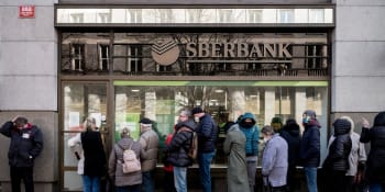 Evropská větev Sberbank nad propastí. Kvůli masivnímu odlivu vkladů jí hrozí krach