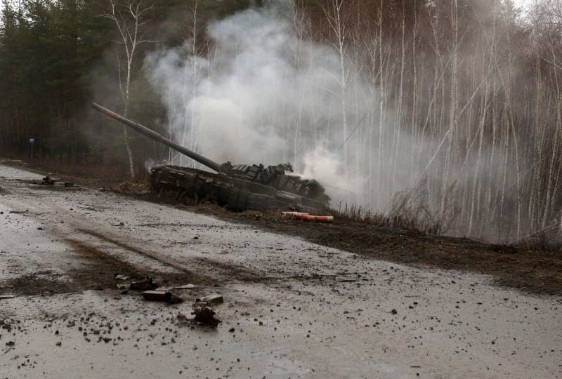 Ruské tanky dostávají na frak. Ať už po útoku protitankovými střelami Javelin nebo jinými zbraněmi ukrajinské armády