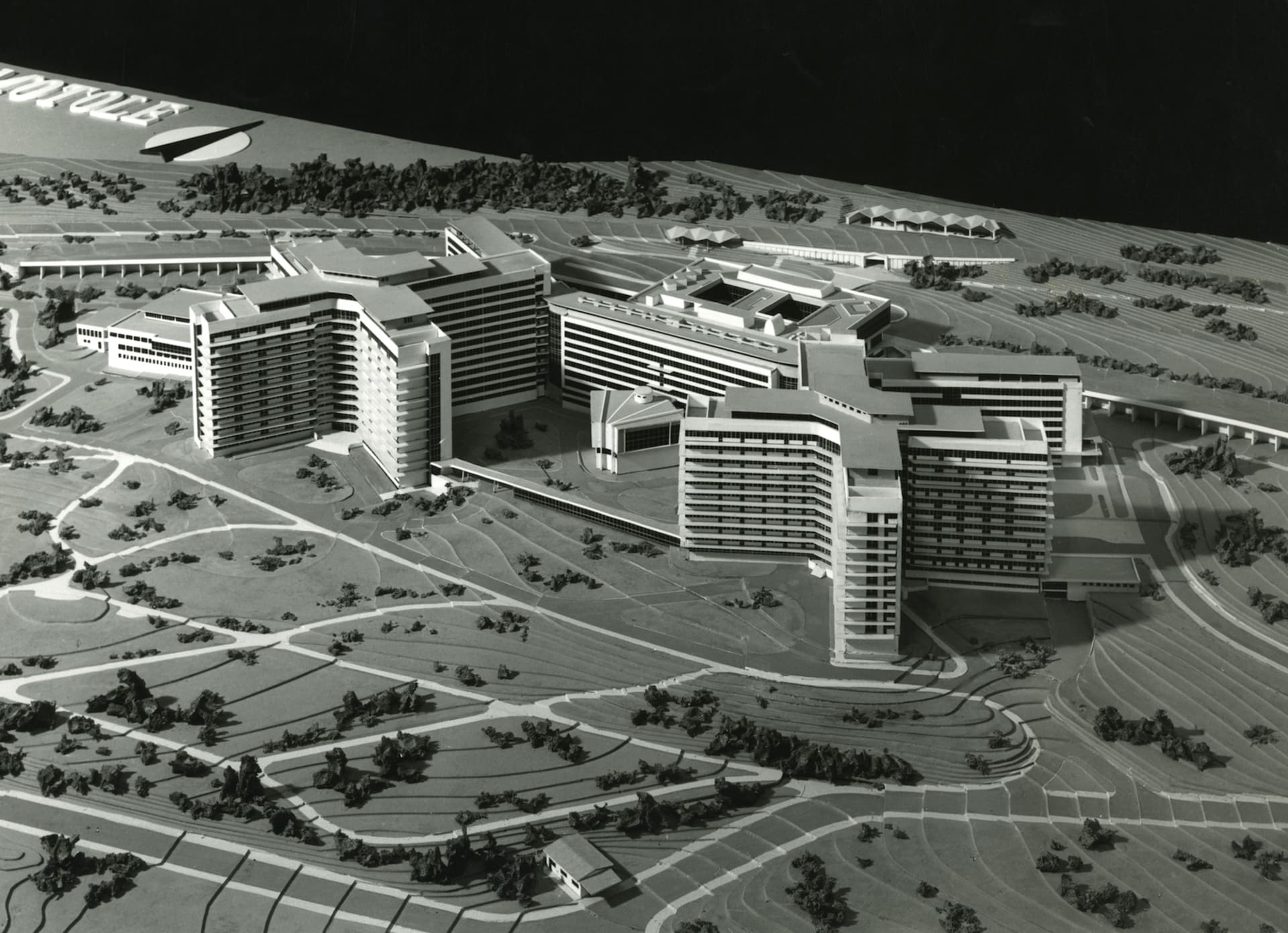Richard F. Podzemný – Antonín Tenzer, Projekt nemocnice v Motole, model, první polovina 60. let, archiv Zdeňka Voženílka.jpg