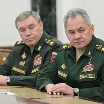 Ruský ministr obrany Sergej Šojgu (vpravo) na fotografii s náčelníkem Generálního štábu armády Ruské federace Valerijem Gerasimovem