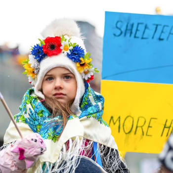 Ukrajinská holčička prosí Vladimira Putina, aby zastavil válku. (ilustrační foto)