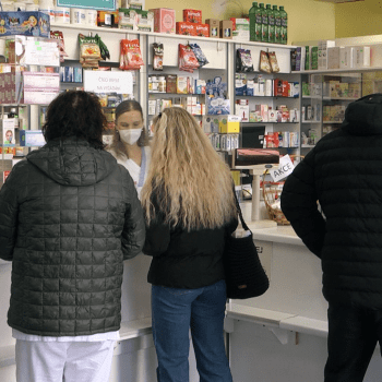 Češi vzali útokem lékárny a masivně skupují jódové tablety.