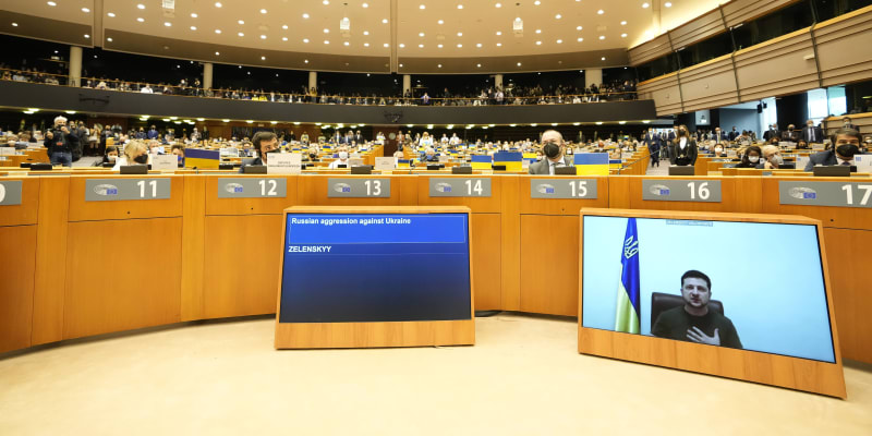 Evropský parlament naslouchal ukrajinskému prezidentovi.