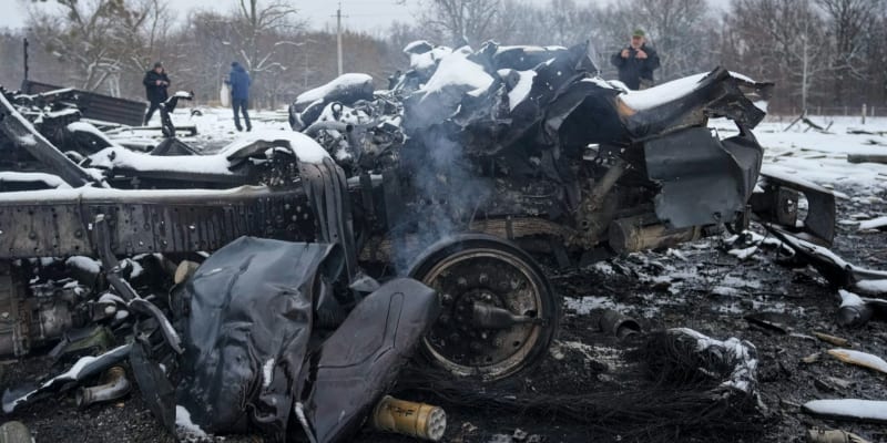 Zničené ruské vozidlo na předměstí ukrajinského Charkova.