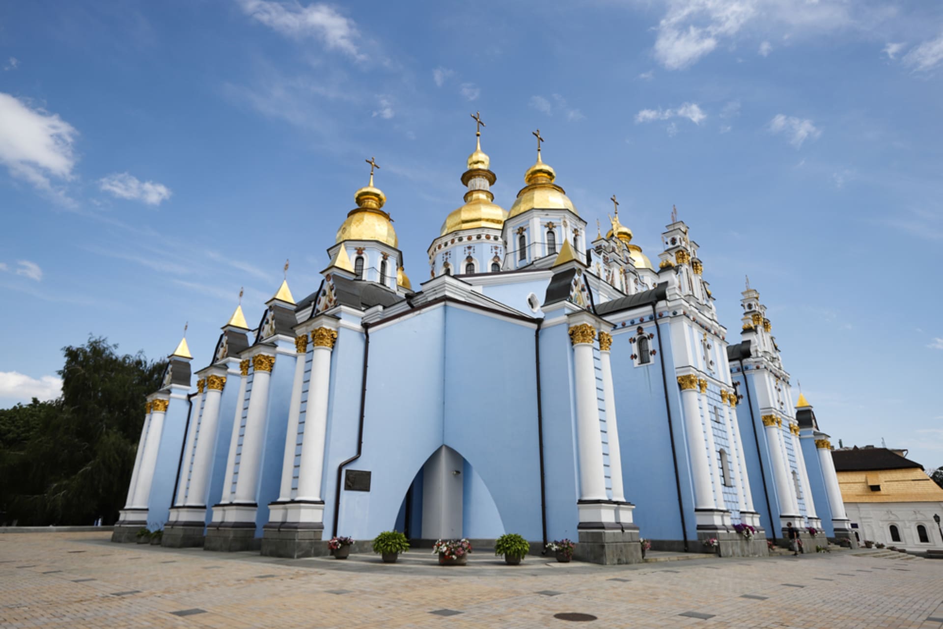 Chrám svatého Michala v Kyjevě je pravoslavný chrám Pravoslavné církve Ukrajiny, který se nachází v hlavním městě Ukrajiny. Původní chrám byl postaven na počátku 12. století, zásadními renovacemi prošel v 17. a 18. století. V roce 1936 byl na příkaz sovětské komunistické moci zničen.