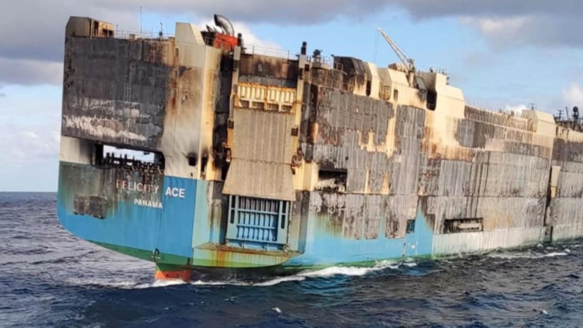 Loď Felicity Ace převážející luxusní auta se potopila letos v únoru u Azorských ostrovů.