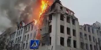 Pokračuje ostřelování Charkova, ve městě vypukl obrovský požár. Zemřelo nejméně 21 lidí