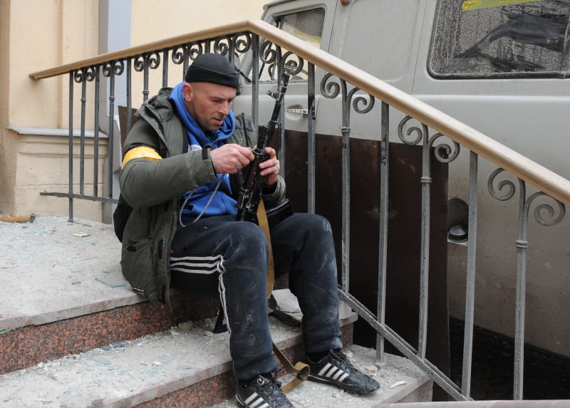 Ukrajinský voják v Charkově. (1. března)