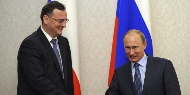 Při setkání českého premiéra Petra Nečase s ruským prezidentem, se Putin usmíval.