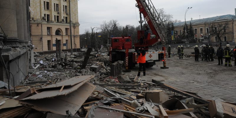 Náměstí svobody v Charkově po ostřelování 1. března