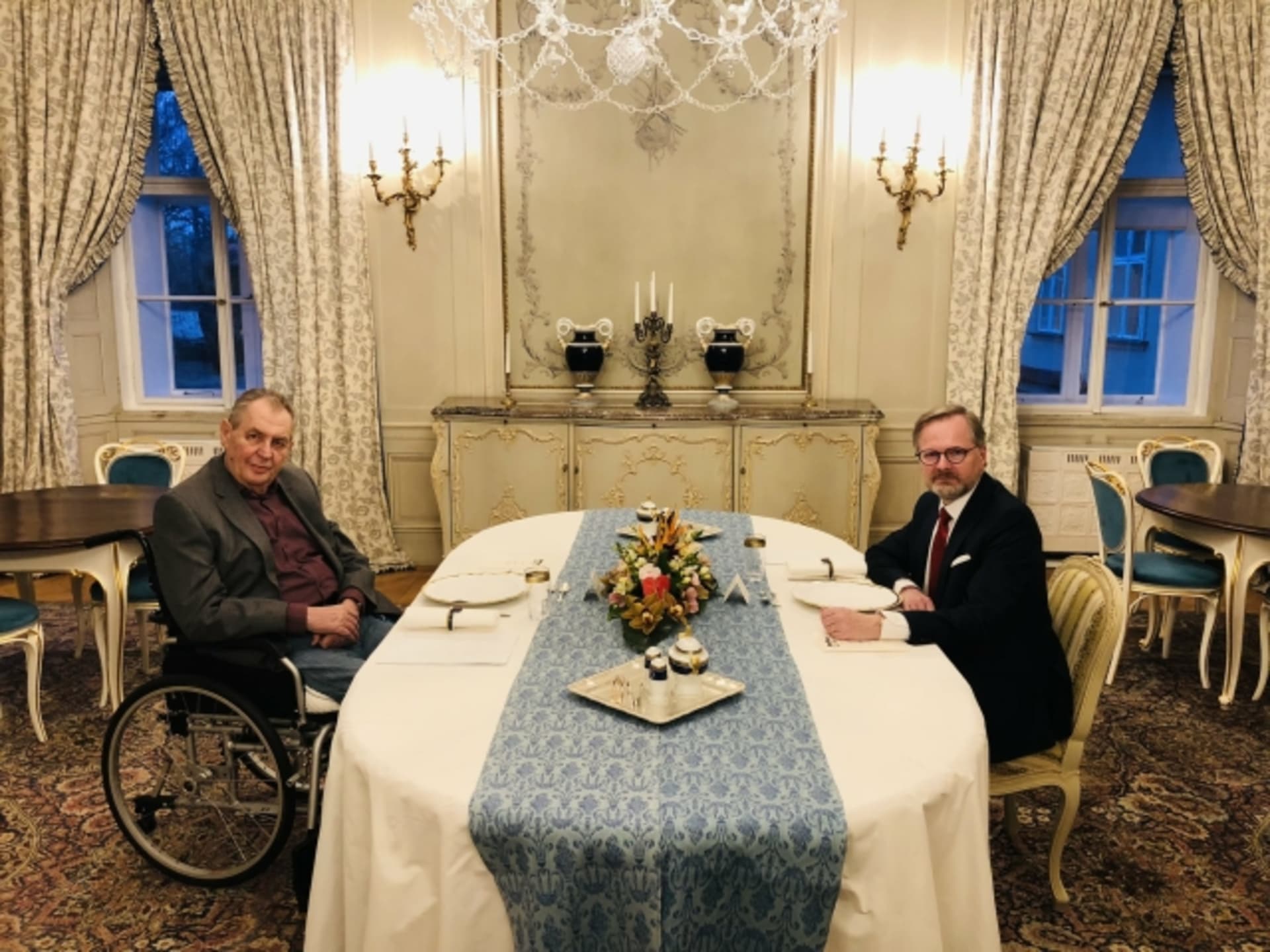 Prezindent Miloš Zeman a premiér Petr Fiala