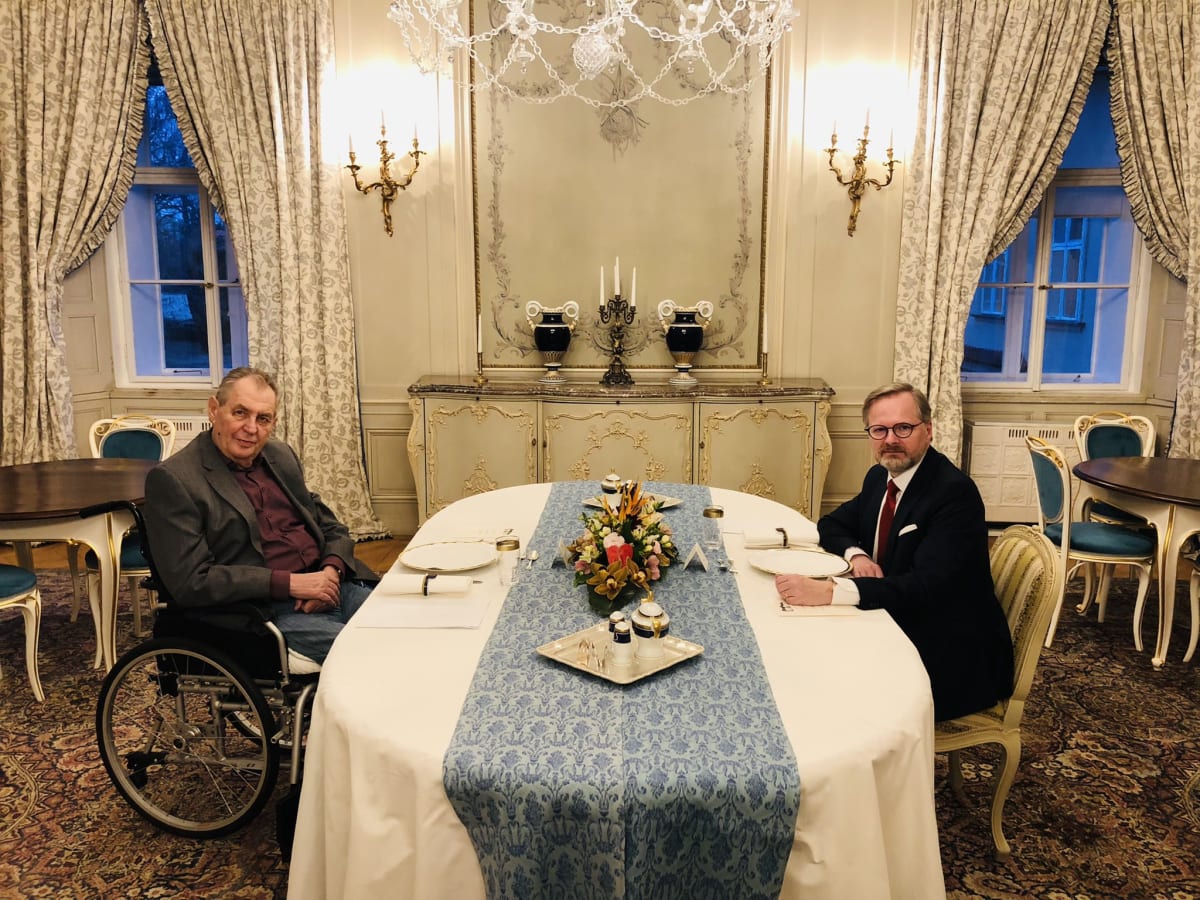Prezident Miloš Zeman a premiér Petr Fiala při jednání v Lánech