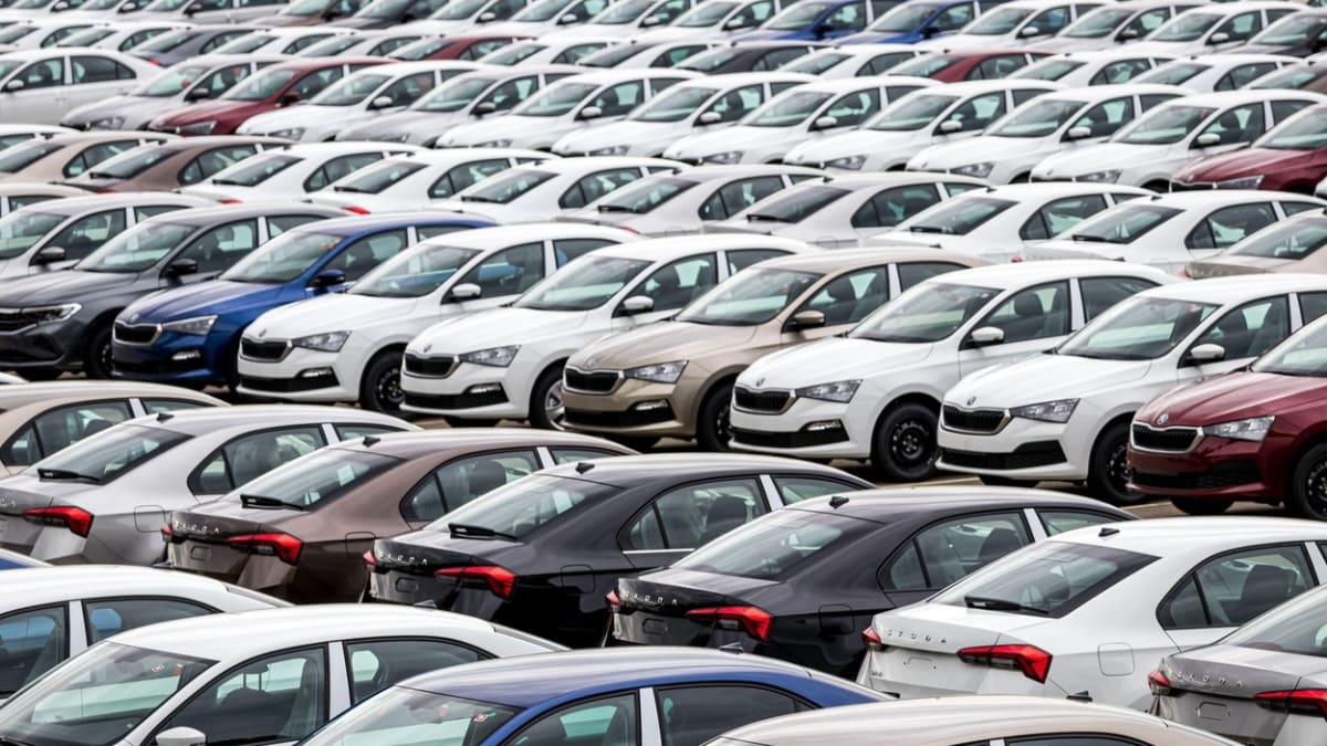 V první desítce nejprodávanějších aut na českém trhu je hned sedm škodovek.