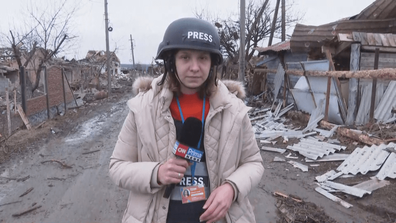 Reportérka CNN Prima NEWS Darja Stomatová navštívila zničenou ukrajinskou vesnici Jakovlivka.