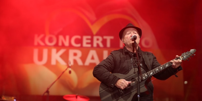 Petr Janda na speciálním benefičním koncertu pro Ukrajinu. 