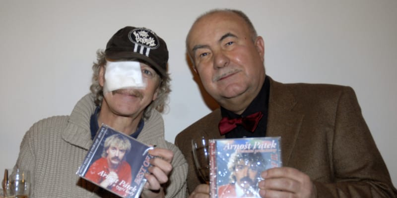 Arnošt Pátek se skladatelem Petrem Hannigem na křtu zpěvákova alba (2007)