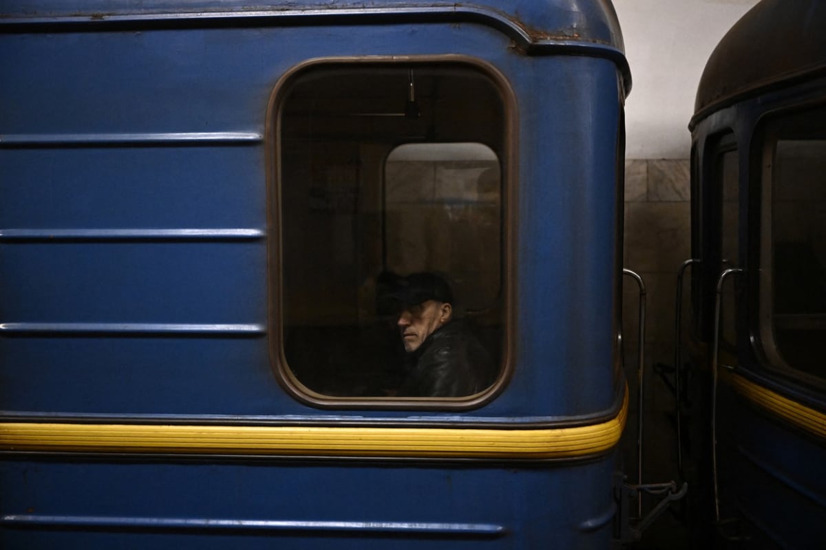 Kyjevské metro slouží jako podzemní kryt (2. 3. 2022).