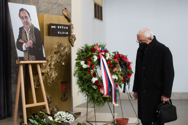 Jaroslav Satoranský na pohřbu režiséra Dušana Kleina, který ho obsazoval do hlavních rolí.