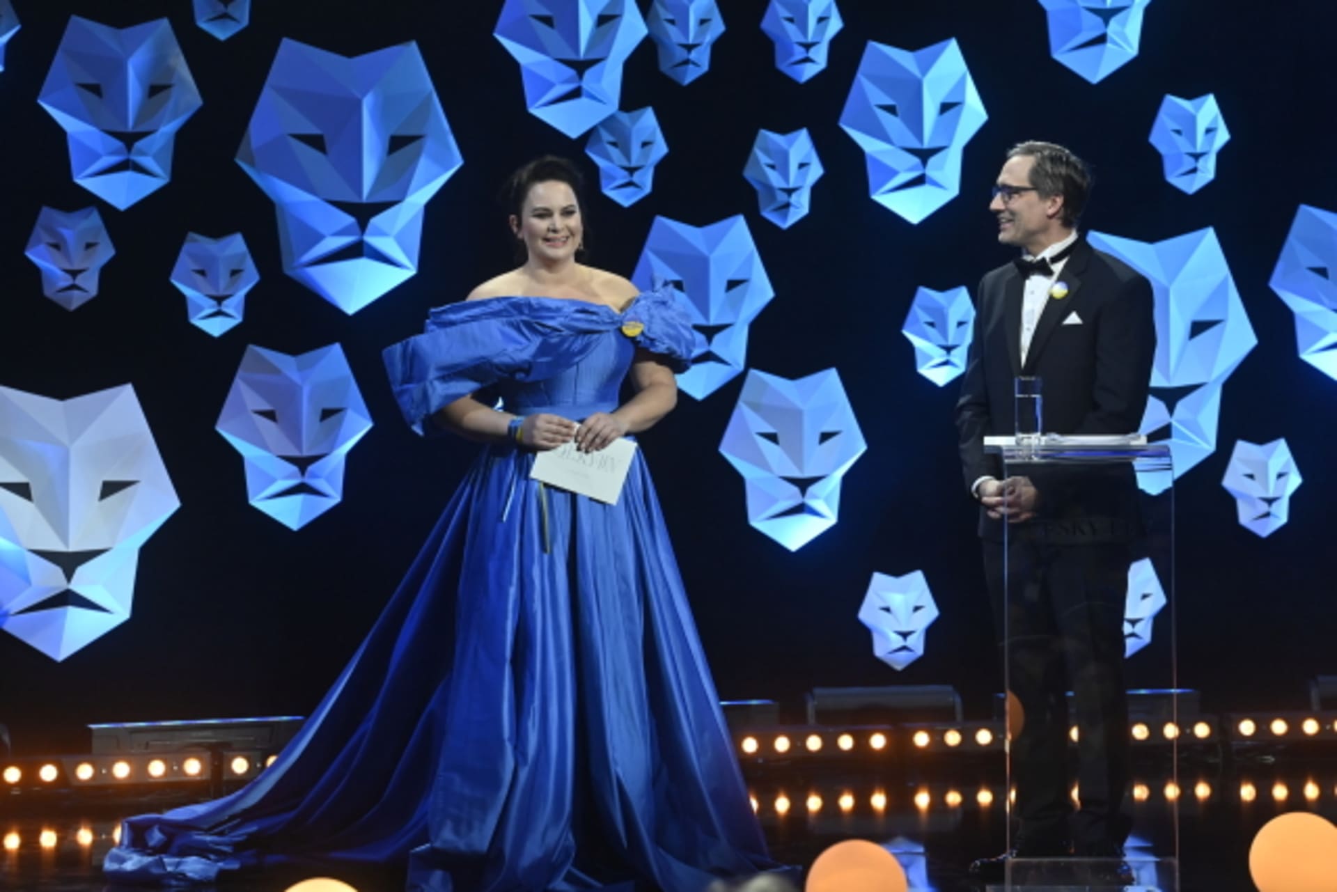 Jitka Švancarová oblékla modré šaty, v nichž se ukázala už na loňském filmovém festivalu v Karlových Varech.