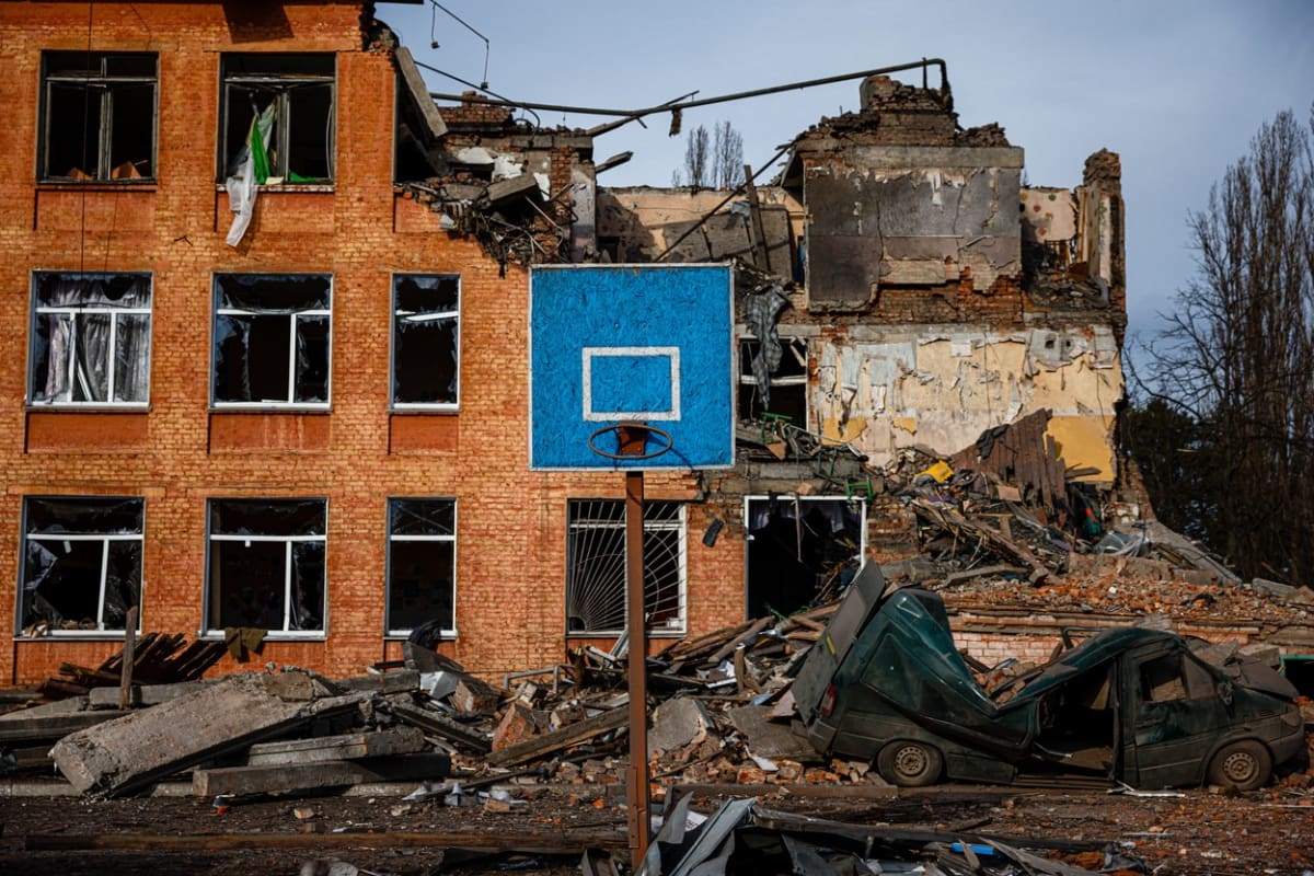 Zničená škola ve městě Černigov