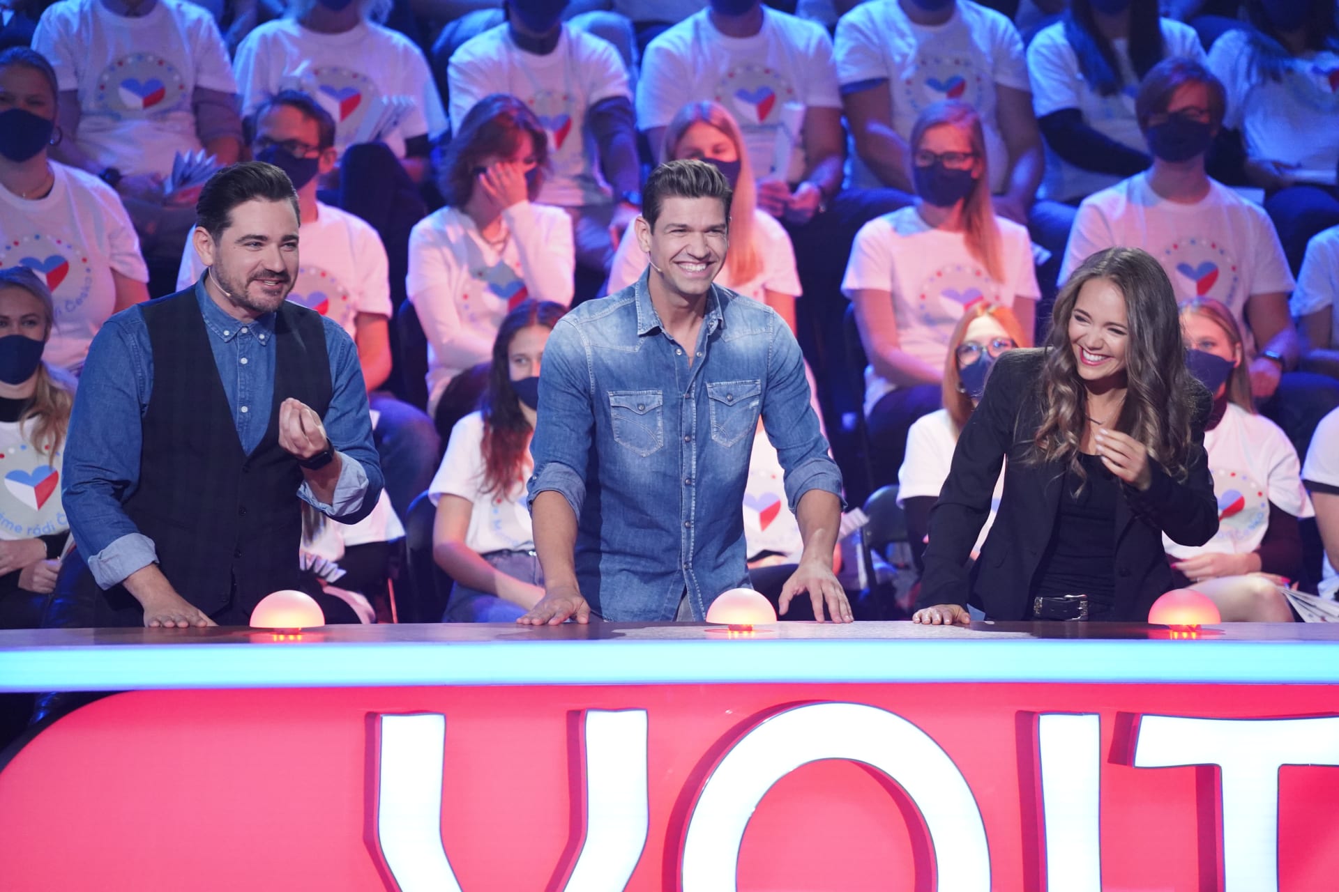 Vojta Kotek, Petr Vojnar i Lucie Vondráčková se během show skvěle bavili. 