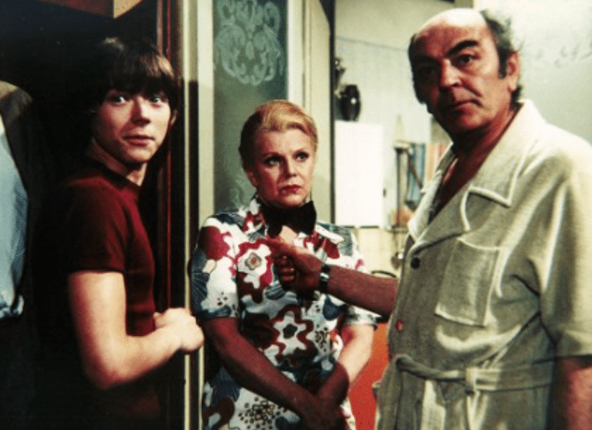 Roman Čada se Slávkou Budínovou a Josefem Bláhou ve filmu Brácha za všechny peníze, který byl natočen v roce 1978. 