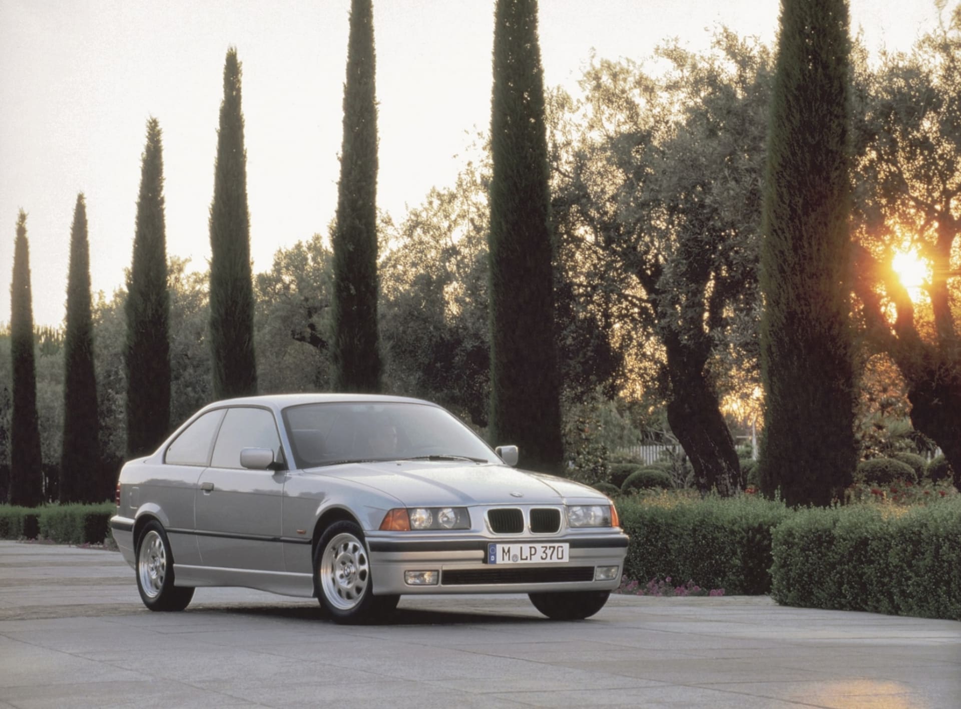 BMW řady 3 (E46) je dnes už kultovním modelem. Sehnat pěkné kupé je investičním ternem.