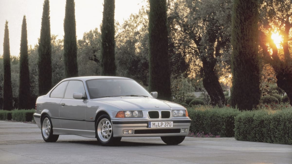 BMW řady 3 (E46) je dnes už kultovním modelem. Sehnat pěkné kupé je investičním ternem.