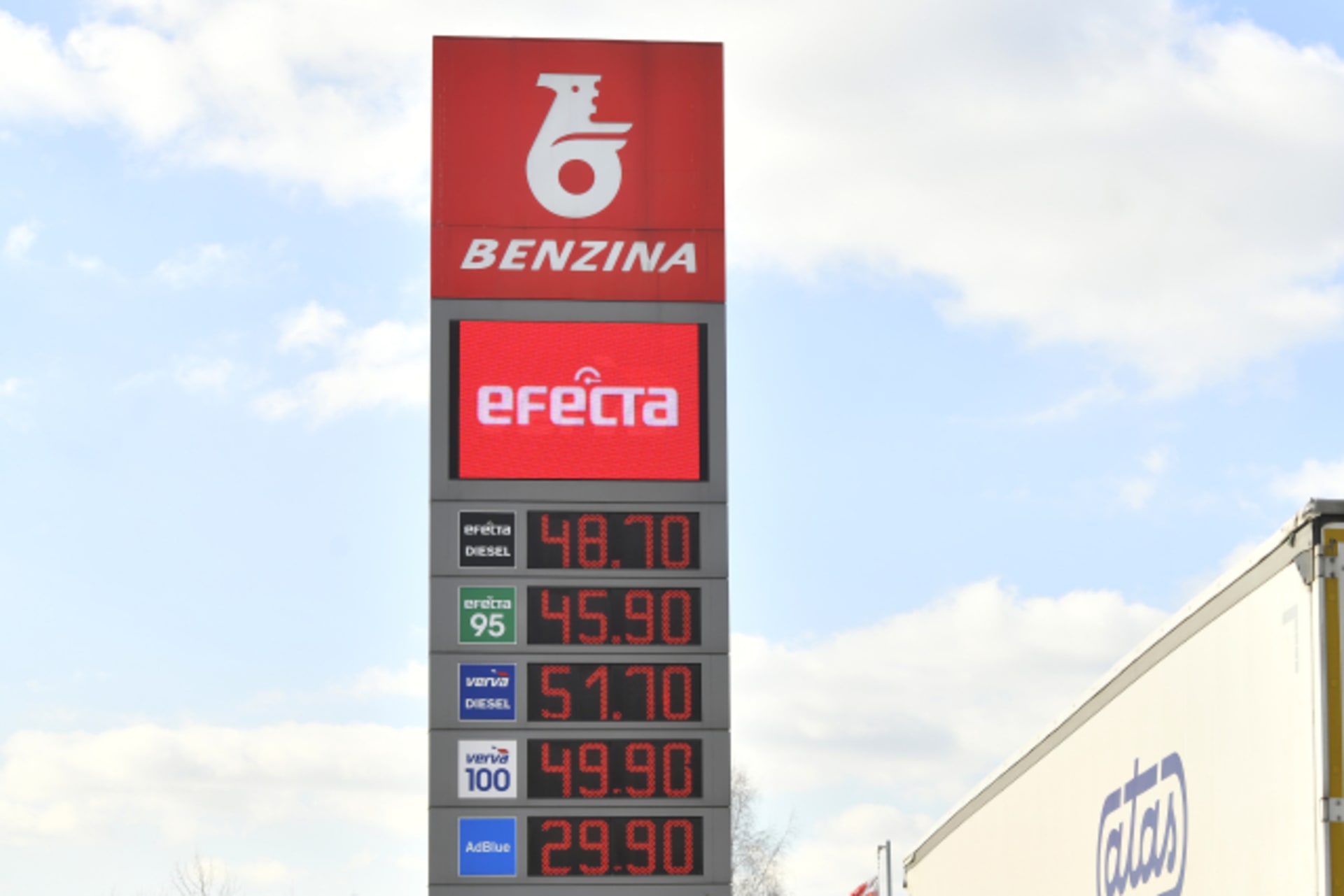Ukrajinská krize masivně zvyšuje ceny pohonných hmot. 