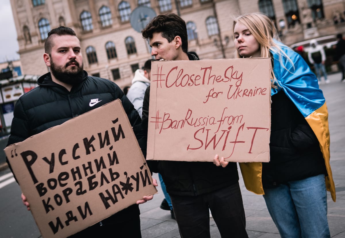 Již několik týdnů protestují aktivisté a Ukrajinci proti ruské invazi po celé České republice.