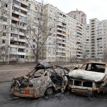 Následky ostřelování obytní čtvrti Kyjeva (7.3.)