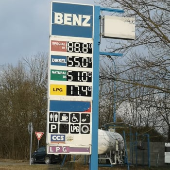 Ceny paliva dosáhly svého historického maxima 7. března. V příštích týdnech opět porostou, v ohrožení jsou hlavně řidiči naftových aut.