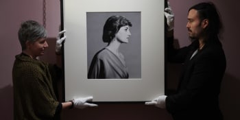 Utajovaný portrét princezny Diany poprvé na veřejnosti. Fotograf ho léta ukrýval