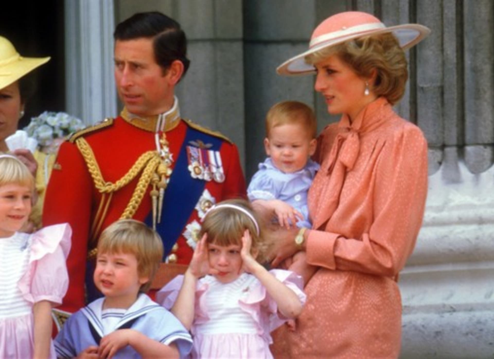 Princ Charles, princ William, princ Harry A princezna Diana