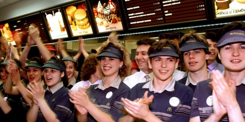 Nadšení zaměstnanci v ruském McDonald's