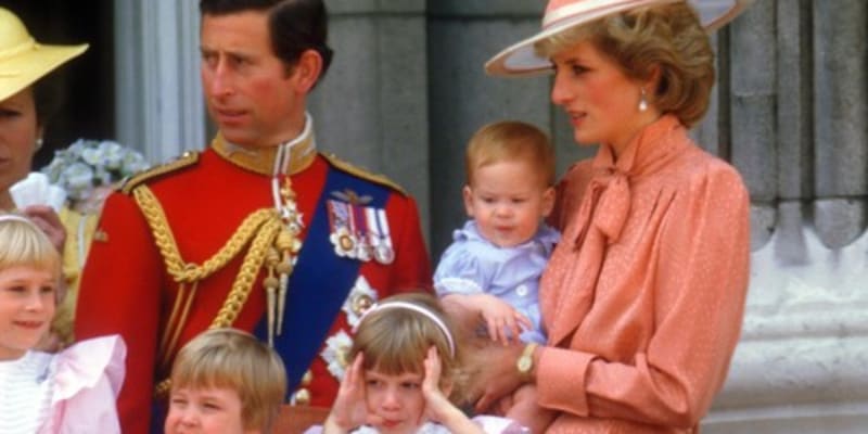 Princ Charles, princ William, princ Harry A princezna Diana