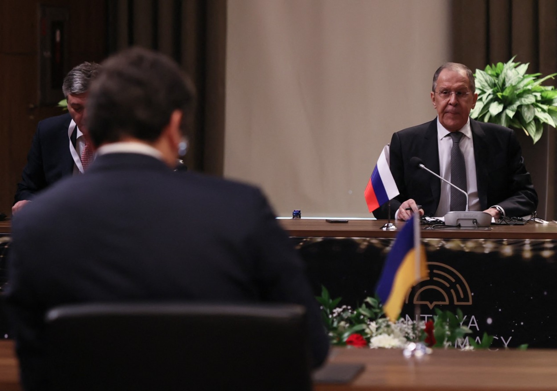 Sergej Lavrov a Dmytro Kuleba při historickém jednání (10. 3. 2022),