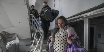 Těhotenství jen předstírá, obvinili Rusové prchající influencerku. Ukrajinka pak porodila